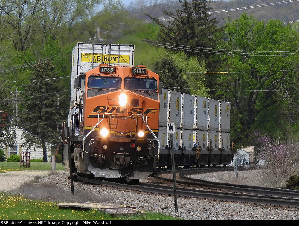 BNSF 6185